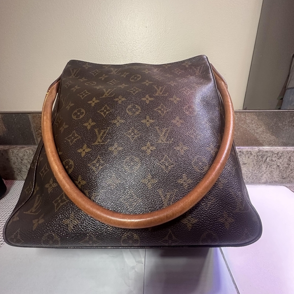 Pre loved authentic - Picture 2 of 2